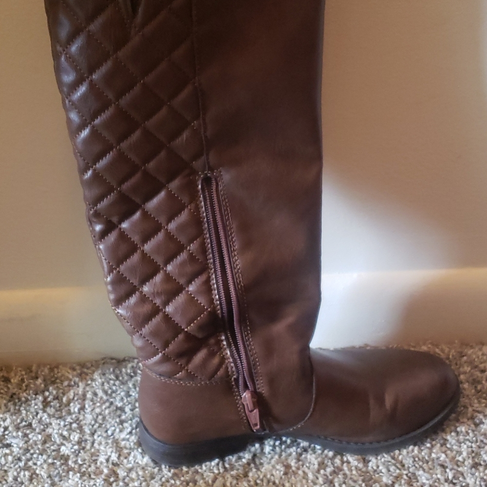 Boots - Picture 2 of 3